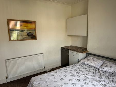 Room in a Shared House, Minstead Road, B24 - Photo 5