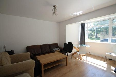 3 bedroom apartment to rent - Photo 4