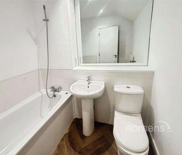 Saddlers Court, Windsor Road, Woking, GU24 - Photo 4