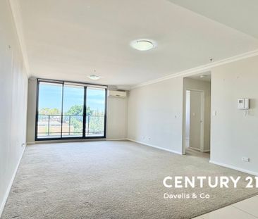 Convenient & Modern One Bedroom Apartment - Photo 1