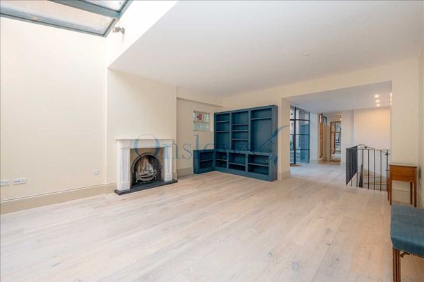 Courtyard, Chelsea - Photo 1