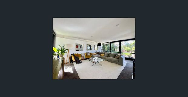 Summer Paradise in Prestigious Mornington – Your Coastal Holiday Escape - Photo 1