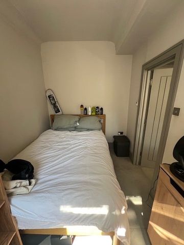 2 Bed Flat, Pembroke Road, W8 - Photo 4