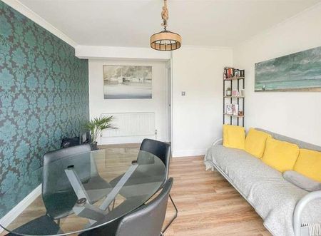 Queens Gardens, Eastbourne, BN21 - Photo 4