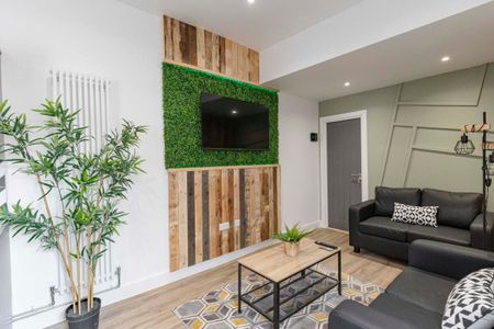 6 bedroom terraced house to rent - Photo 2