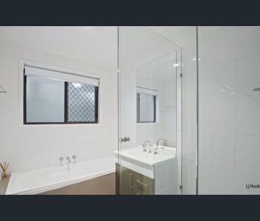 THREE BEDROOM DUPLEX - GREAT LOCATION - Photo 3