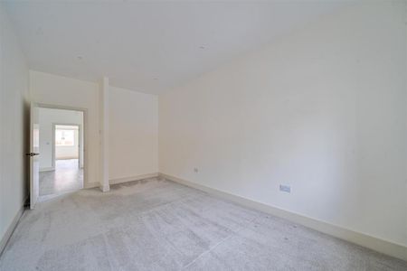 2 bedroom end of terrace house to rent - Photo 2