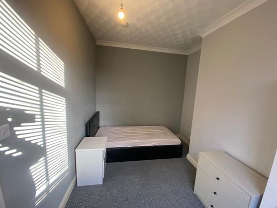 1 bedroom in a house share to rent - Photo 1
