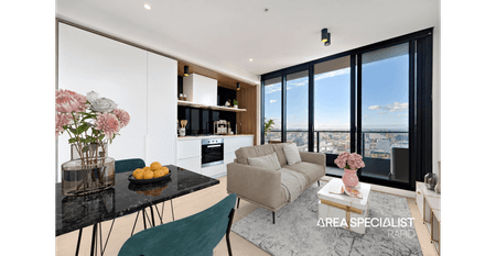 Luxury 23rd Floor Apartment | Panoramic Views, Pool, Gym & Concierge - Photo 2
