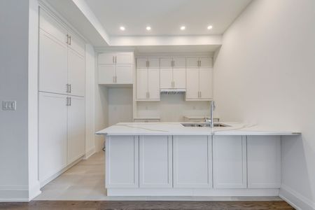 For Lease - 3327 Taha Gardens, Oakville, Ontario - Photo 4