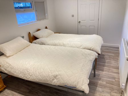 Room in a Shared House, Very Near Western Gardens Area, W5 - Photo 4