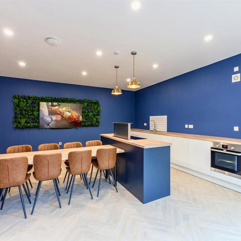 1 bedroom in a flat share to rent - Photo 1