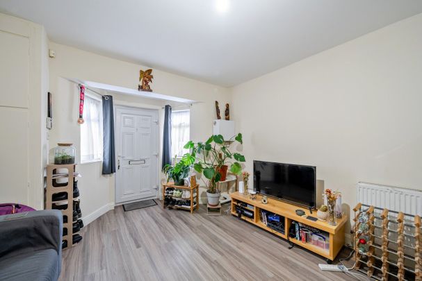 Faversham Road, Catford, London, SE6 - Photo 1