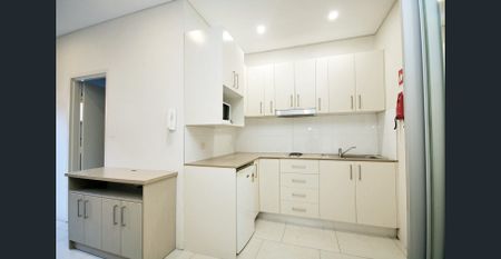 Ultra Modern Studio with private courtyard - Photo 5