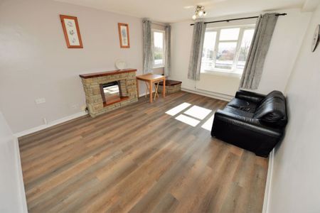 2 bedroom Flat in Queenswood Drive, Leeds - Photo 4