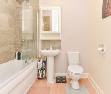 3 bedroom semi-detached house to rent - Photo 3