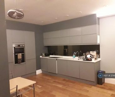 1 bedroom in a flat share to rent - Photo 1