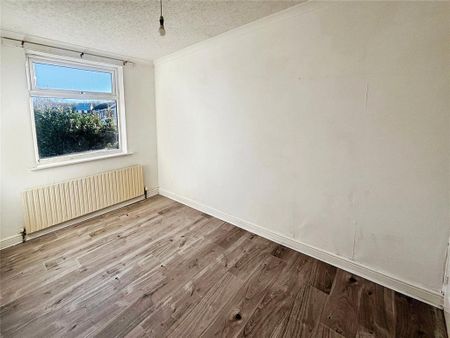 3 bedroom end of terrace house to rent - Photo 4