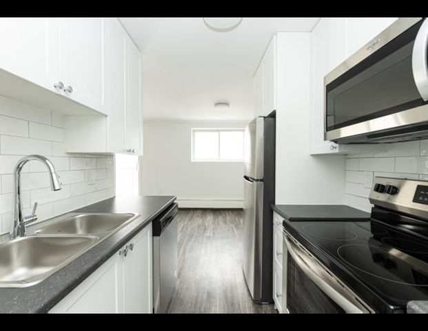 135 Connaught Avenue & 543 Mornington Avenue | 135 Connaught Avenue, London - Photo 1