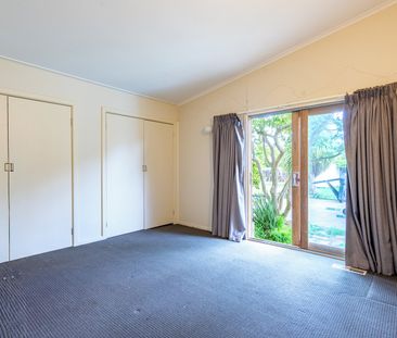Charming Family Home with Pool in Prime Frankston South Location! - Photo 5
