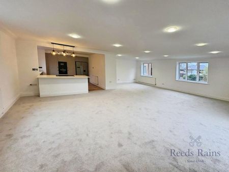 3 bedroom apartment to rent - Photo 2