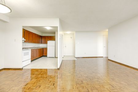 Spacious 1 Bedroom in Central Mississauga - Photo 3