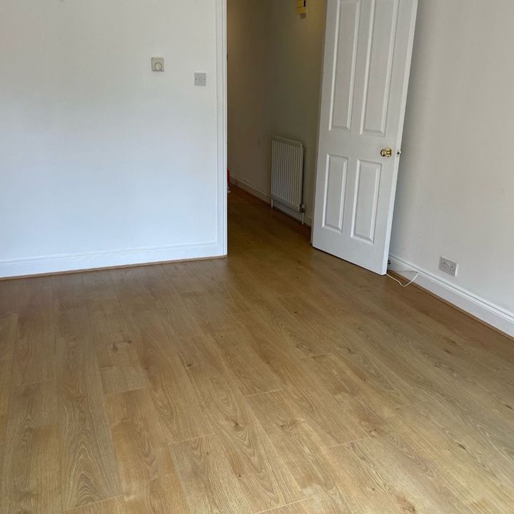 2 Bed End Terrace, Woodside Green, SE25 - Photo 1