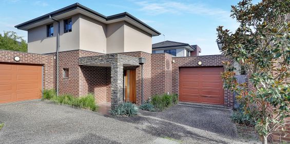 BEAUTIFULLY REFRESHED AND READY TO MOVE INTO! - Photo 3