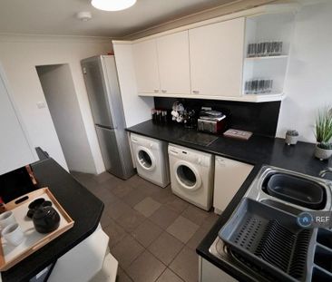 1 bedroom in a house share to rent - Photo 6