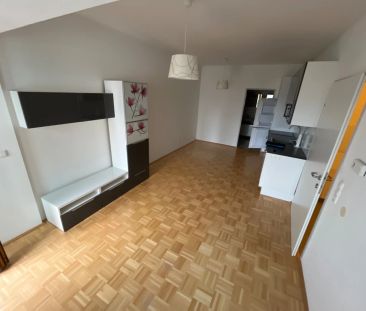 Gepflegte 2-Zimmer Wohnung mit Loggia und möblierter Küche in bekan... - Photo 2