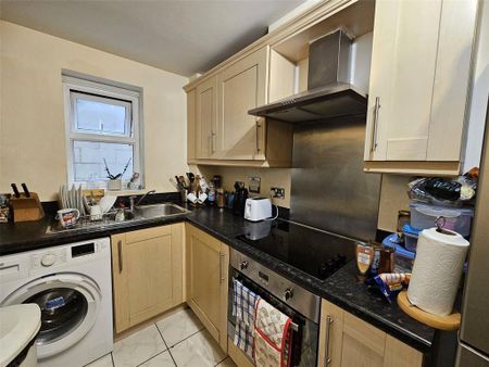 2 bedroom flat to rent - Photo 4