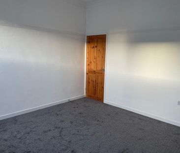 2 bedroom end of terrace house to rent - Photo 4