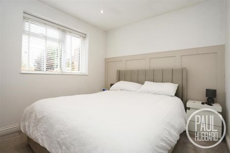 3 bedroom semi-detached bungalow to rent - Photo 4