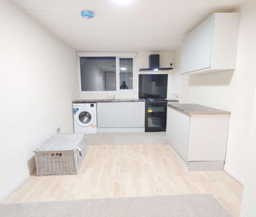 Room in a Shared House, Raymead Avenue, CR7 - Photo 4