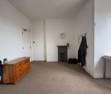1 bedroom in a flat share to rent - Photo 1
