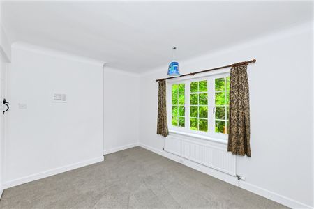 5 Bed Detached House, Lucknow Drive, NG3 - Photo 4