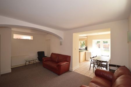 5 bedroom detached house to rent - Photo 4