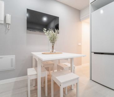 Modern room on Ganges Street - Photo 3