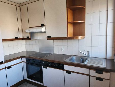 APPARTEMENT 4 PIECES CENTRE VILLE ET ASCENSEUR UN LOYER NET OFFERT ! - Photo 2