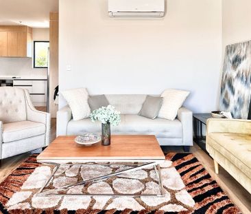 Stylish 3BR New Lynn Haven w/ Balcony! - Photo 2