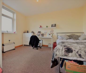 2 bedroom Flat in 1 Low Close Street, Leeds - Photo 1