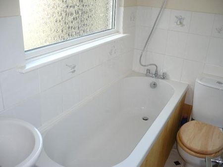 3 bedroom terraced house to rent - Photo 4