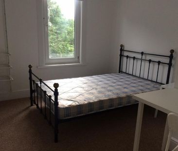 4 bedroom House To Let - Photo 4