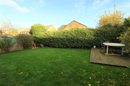 3 bedroom semi-detached house to rent - Photo 2
