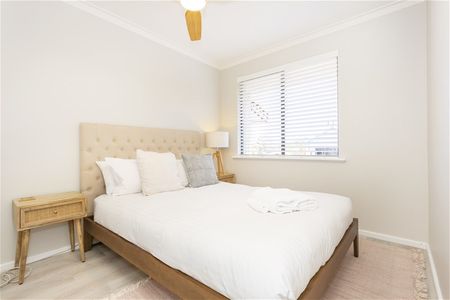 🏡 Elegant Hamptons-Inspired 3-Bedroom Townhouse in Claremont - Photo 5