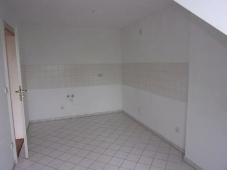 Lutherviertel--Dachgeschoss--Tagelichtbad Wanne/Dusche--dunkles Laminat - Foto 3