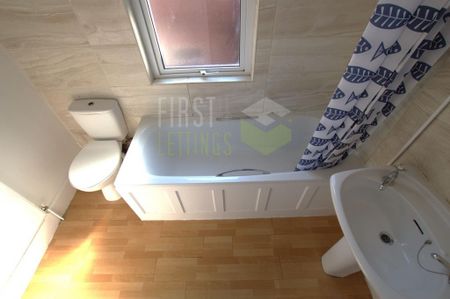 4 bedroom terraced house to rent - Photo 5