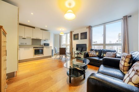 Water Gardens Square, London, SE16 - Photo 2