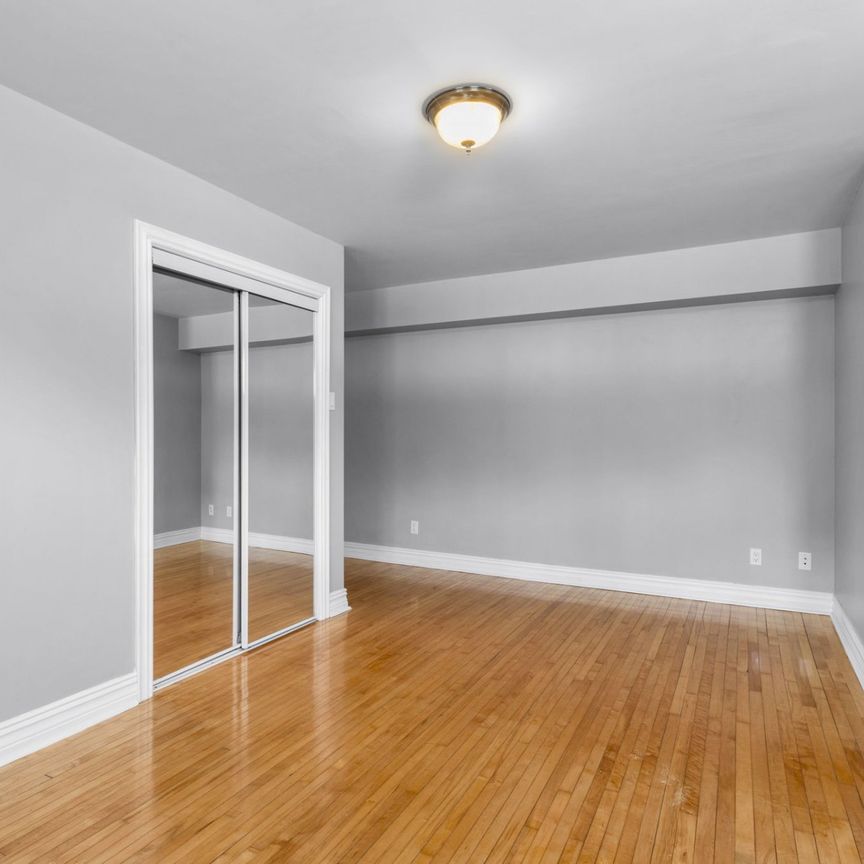 2090 Rue Sherbrooke O., Montréal (Ville-Marie), QC H3H - Photo 1