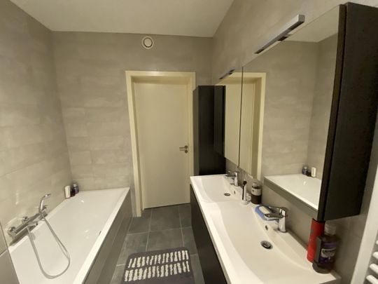 Goed gelegen appartement met twee slaapkamers en een zonnig terras. - Photo 1